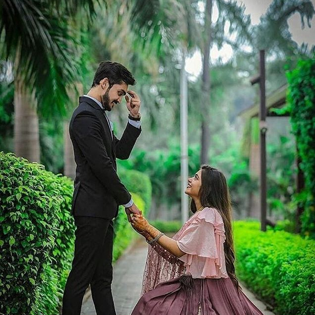 A Romantic Girl Propose Boy